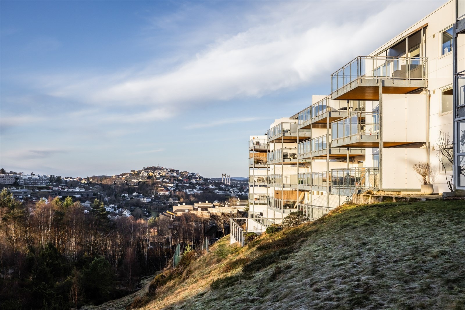 - Det er kun en 3 minutters kjøretur til Vestkanten storsenter som har et bredt handle- og servicetilbud - Galleribilde