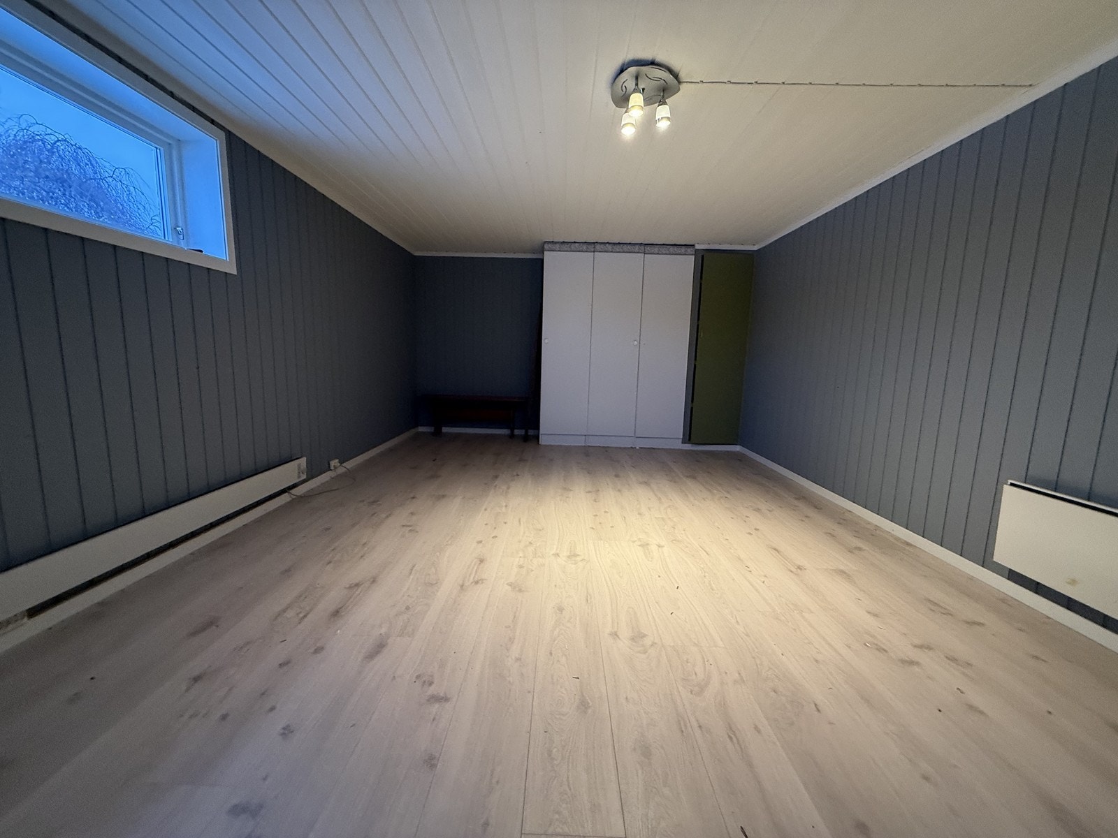 Kjellerstue, som er godkjent for varig opphold. Galleribilde