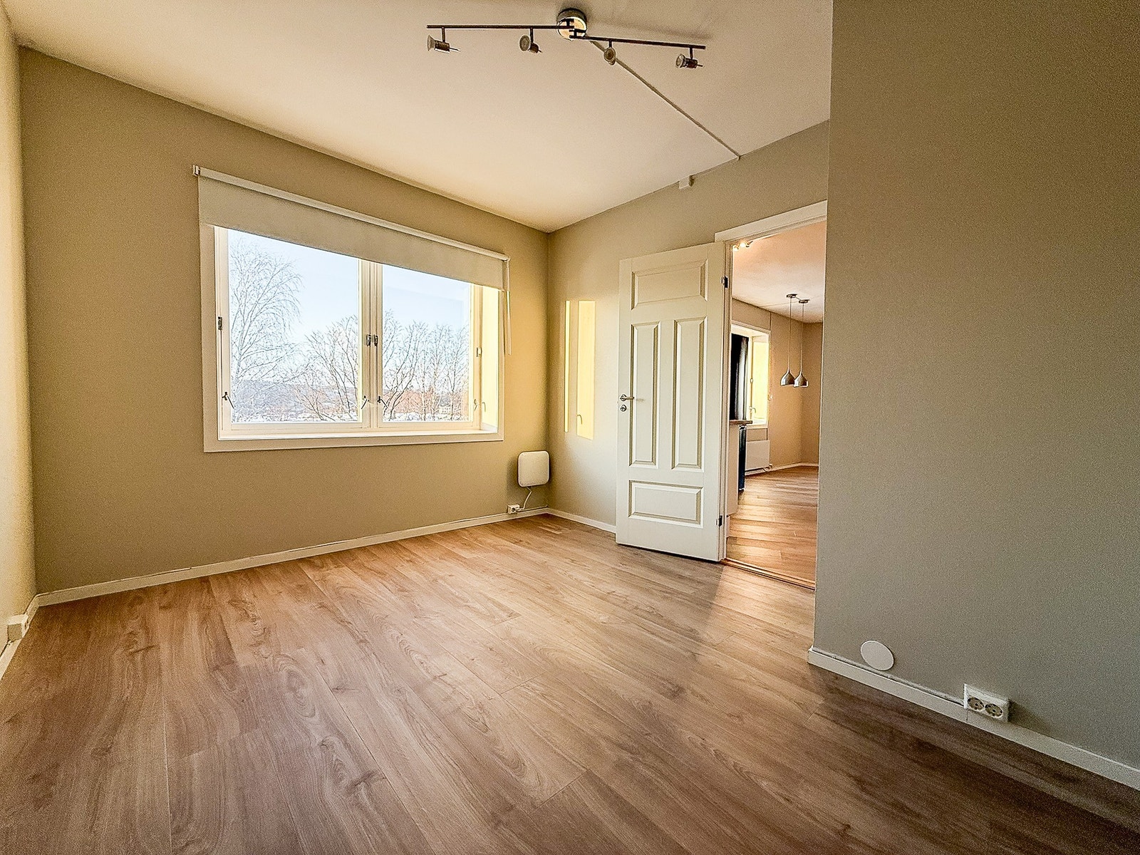 Soverommet har god plass til stor seng Galleribilde