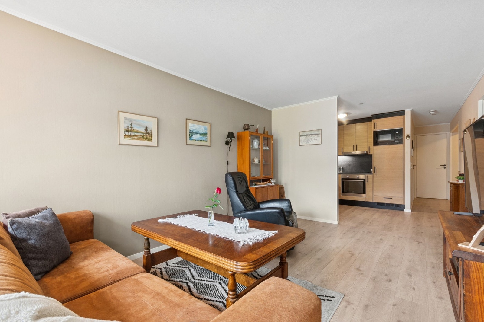 Åpen stue/ kjøkkenløsning gir en god romfølelse. Galleribilde