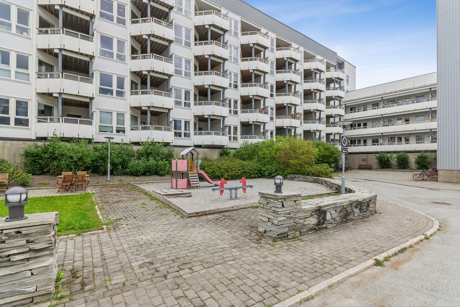 Velkommen på en trivelig visning. Galleribilde