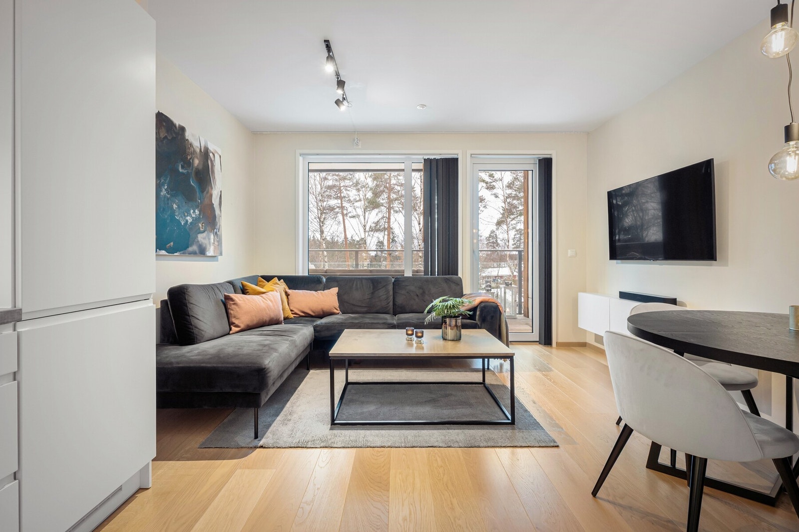 Et perfekt oppholdsrom til å slappe i en travel hverdag eller invitere til sosiale sammenkomster. Galleribilde