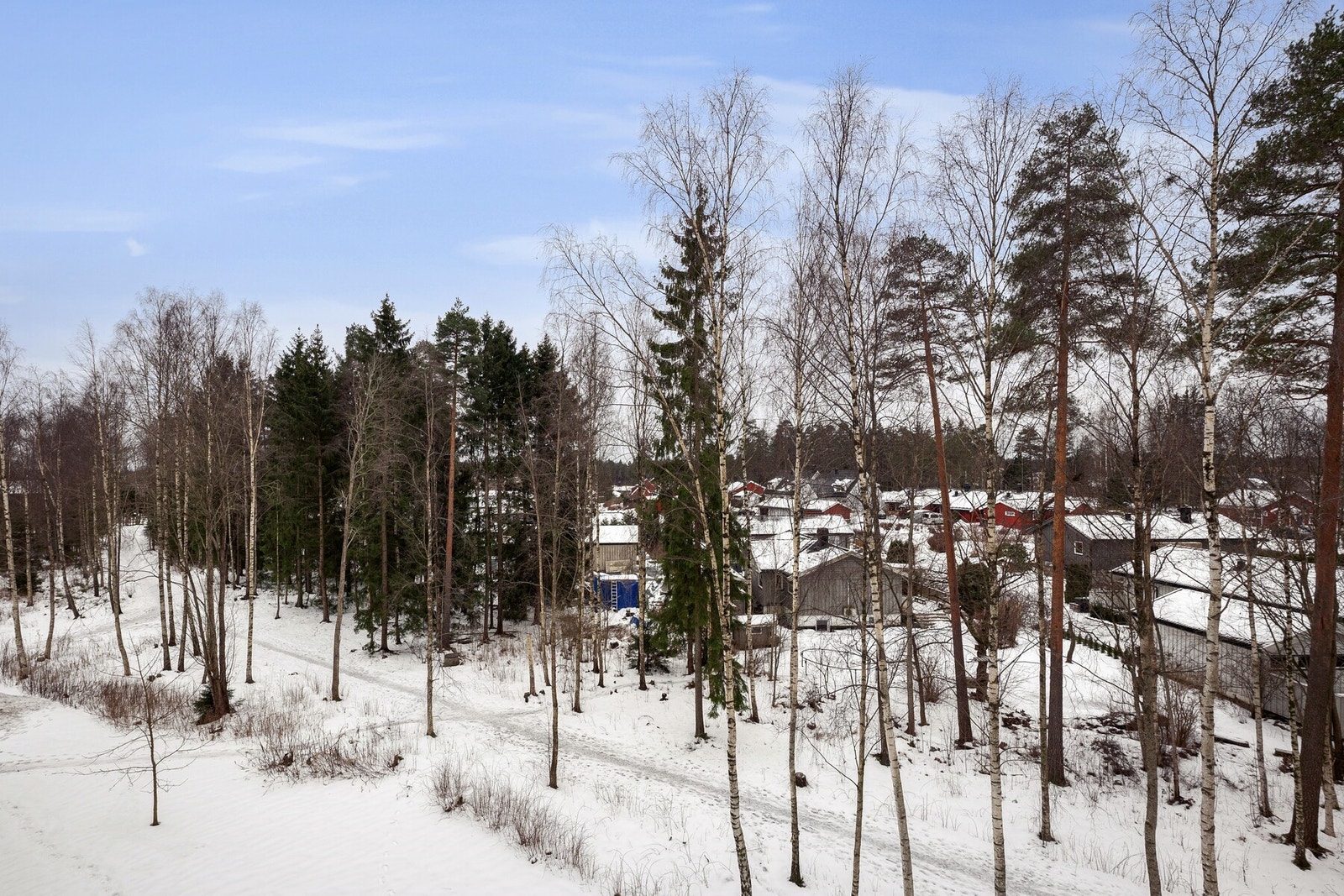 I nærområdet finner du rikelig med turmuligheter. Blant annet ligger Finstadskogen kun 10.minutter med gange unna leiligheten. Galleribilde