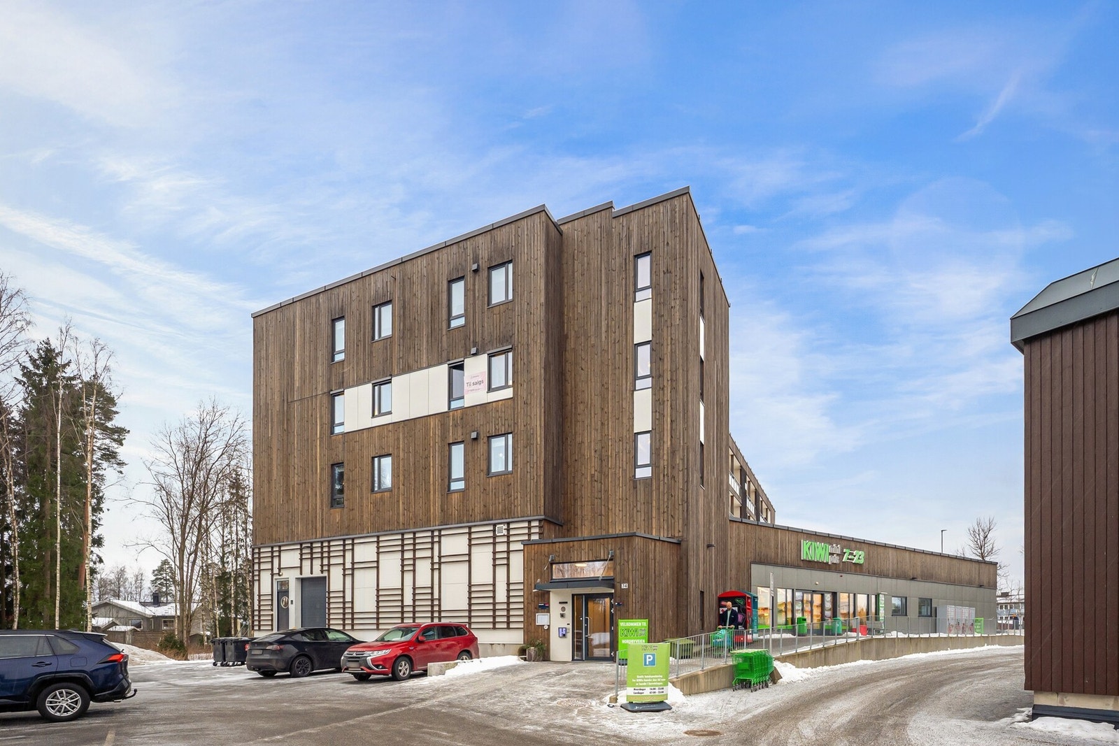 Leiligheten kommer med en ekstern bod på 5 kvm og garasjeplass med elbillader i kjelleretasjen. Galleribilde