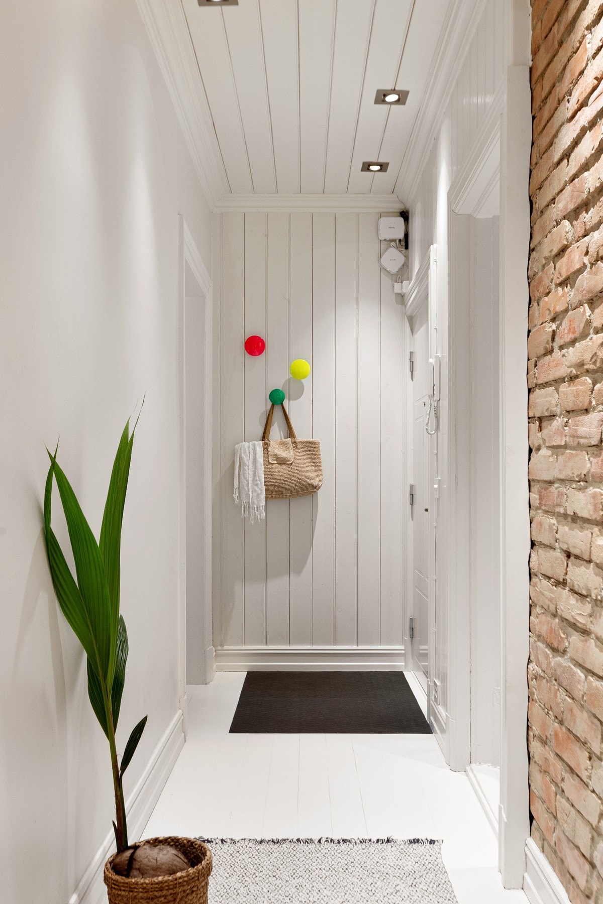 Du ønskes velkommen hjem gjennom et hyggelig og innbydende inngangsparti med dørcalling Galleribilde