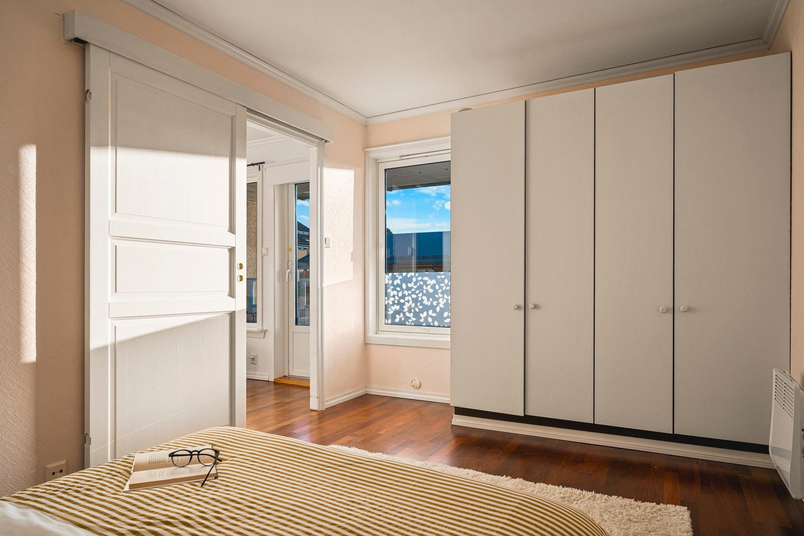 Her kan det innredes med dobbeltseng, nattbord og garderobeskap. Galleribilde