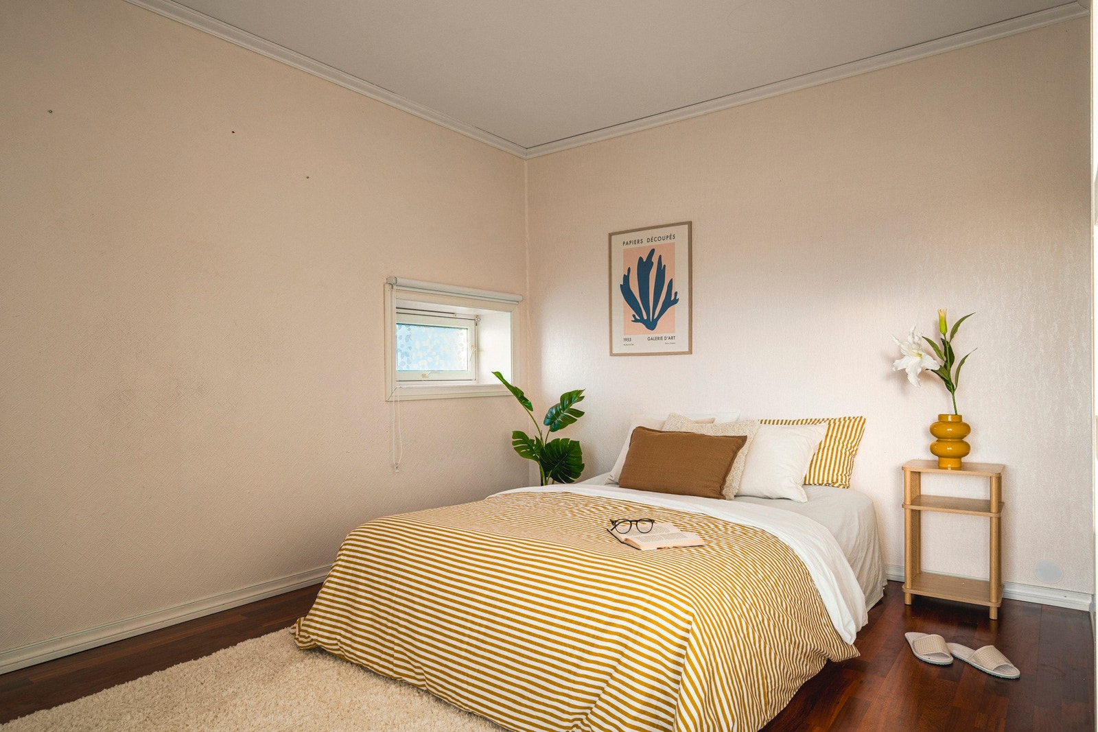 Leiligheten har to trivelige soverom på 12,2 kvm og 11,3 kvm. Galleribilde