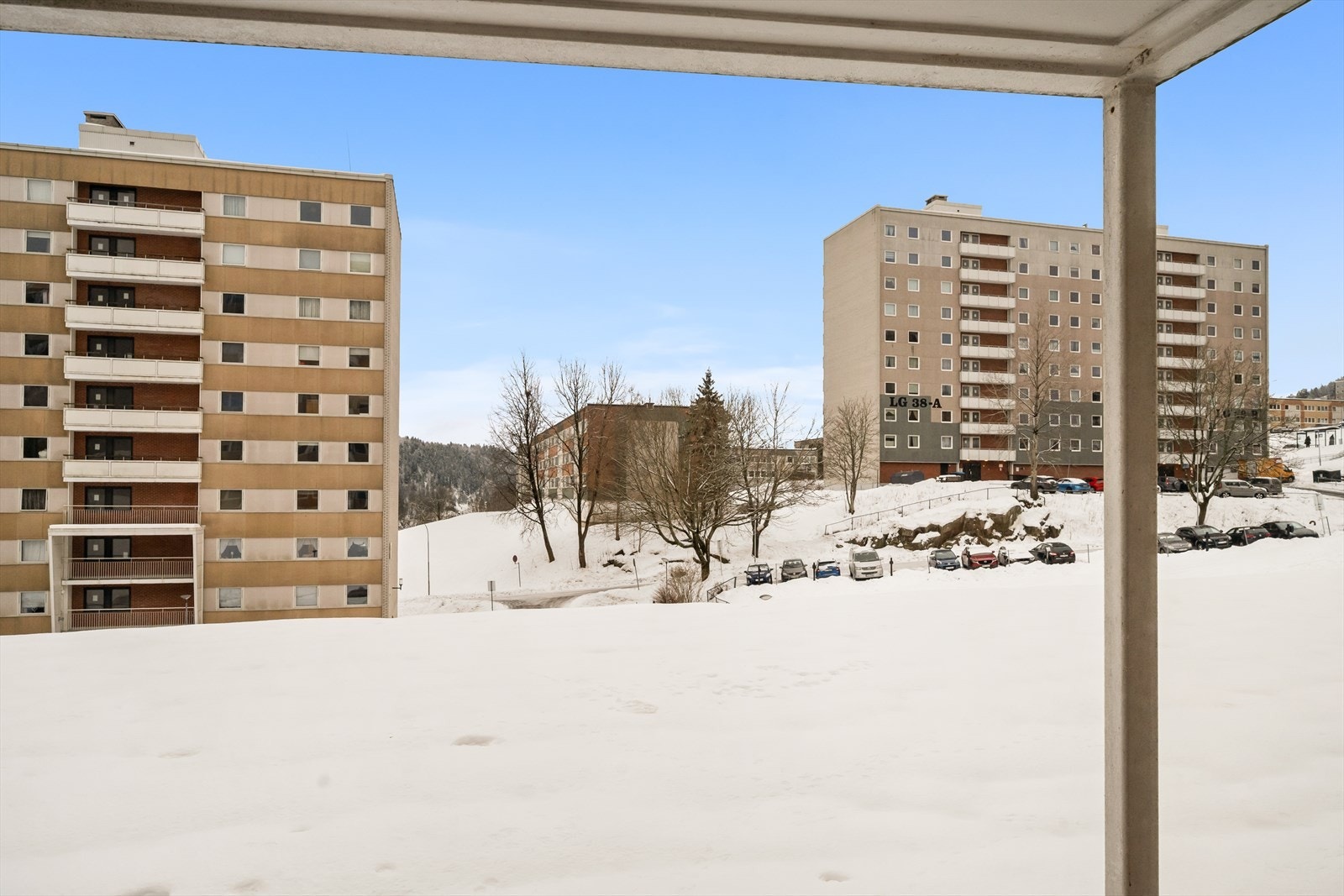 Fjellvang Borettslag ligger i kort gangavstand til skoler, barnehage, dagligvare og kollektivtilbud. Galleribilde