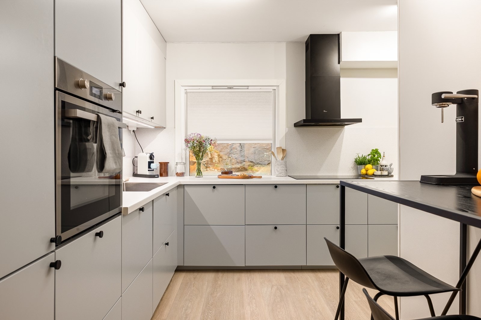 Et fantastisk kjøkken hvor det er en glede å lage mat. Dette ble installert i 2022. Galleribilde