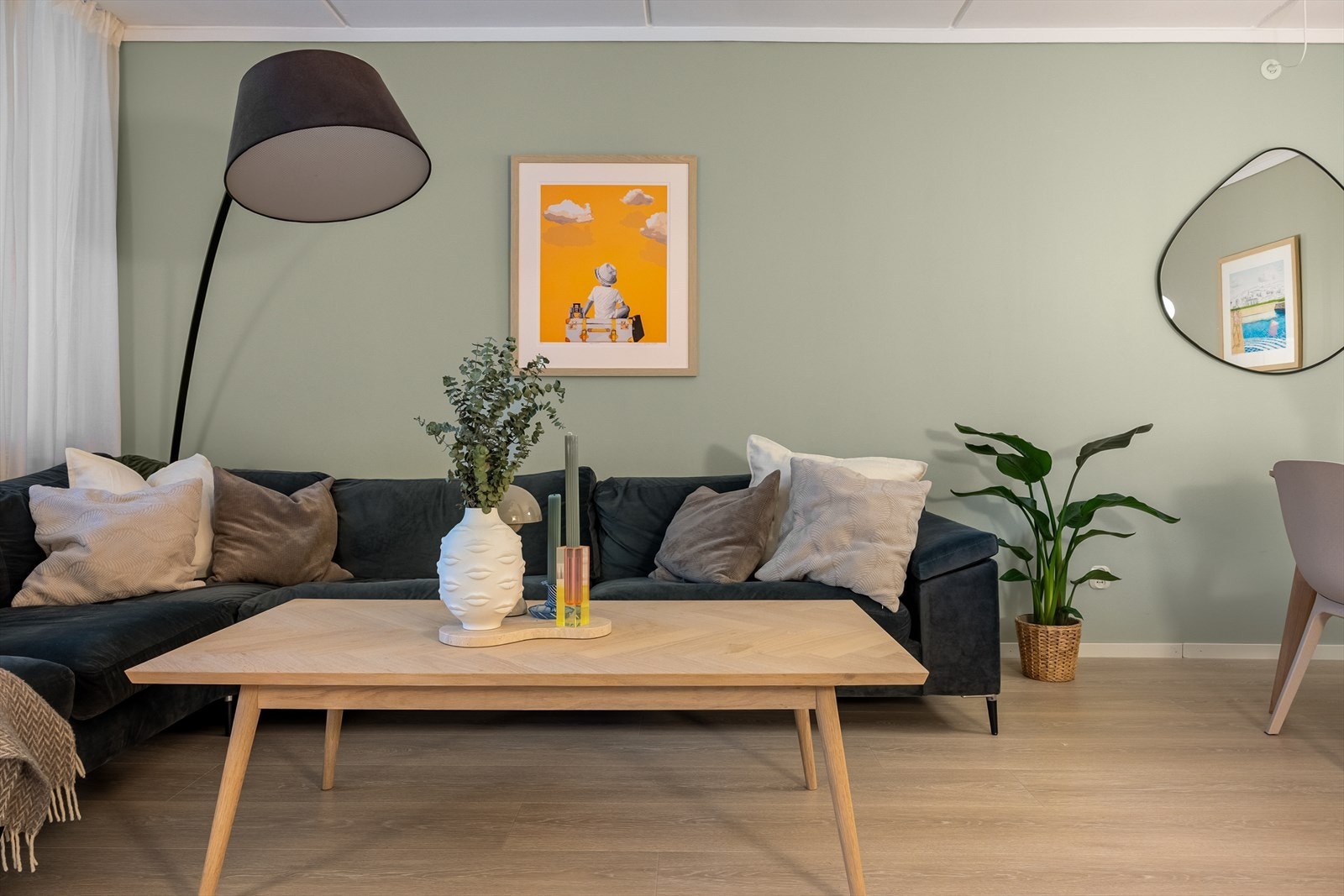 Boligen har balansert ventilasjon fra 2020. Dette sørger for frisk luft inn, brukt luft ut - og varmegjenvinning som holder strømforbruket nede. Galleribilde