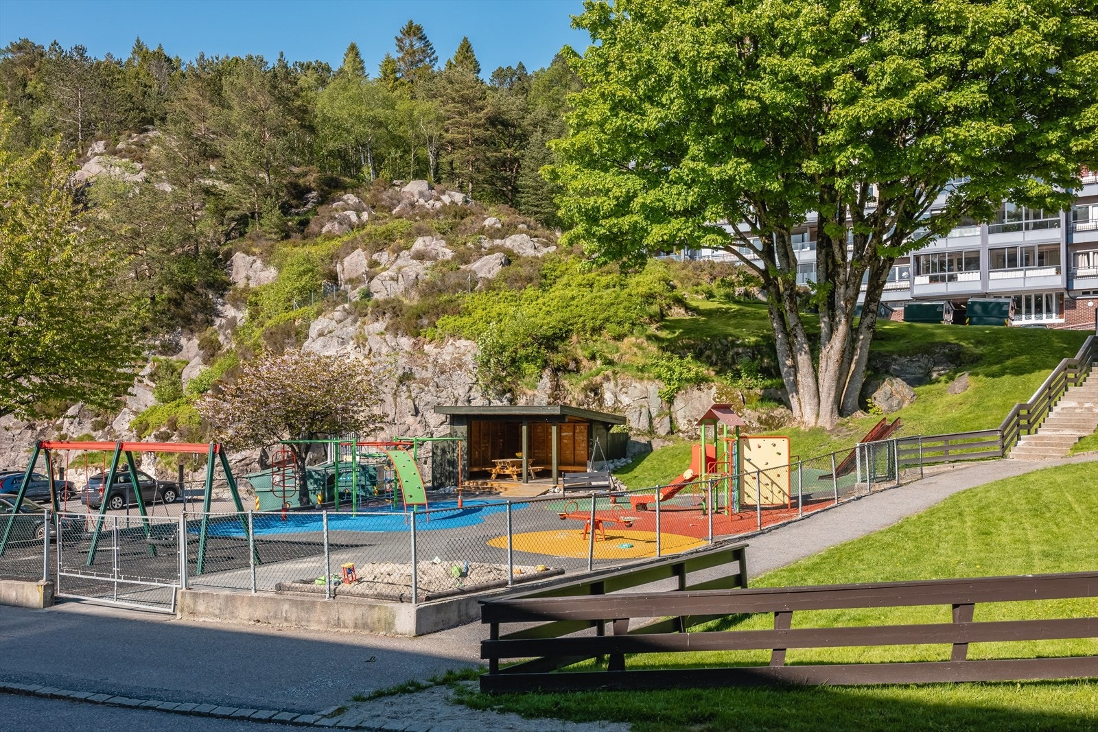 Området er svært barnevennlig med gode fasiliteter. I tillegg har man barnehage rett ved. Galleribilde