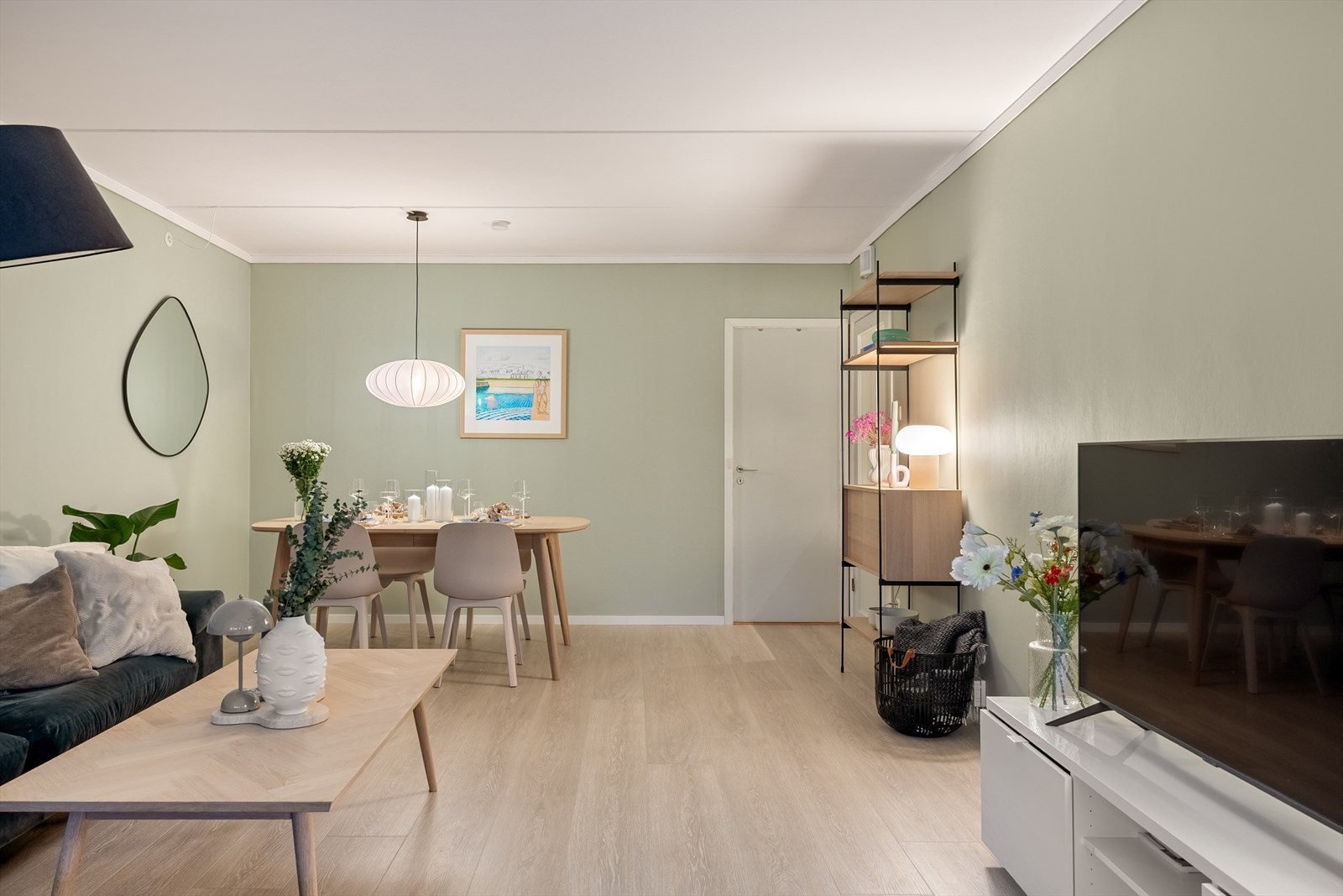 Samtlige rom er malt i delikate og innbydende toner. Her kan man flytte rett inn uten å tenke på oppussing. Galleribilde