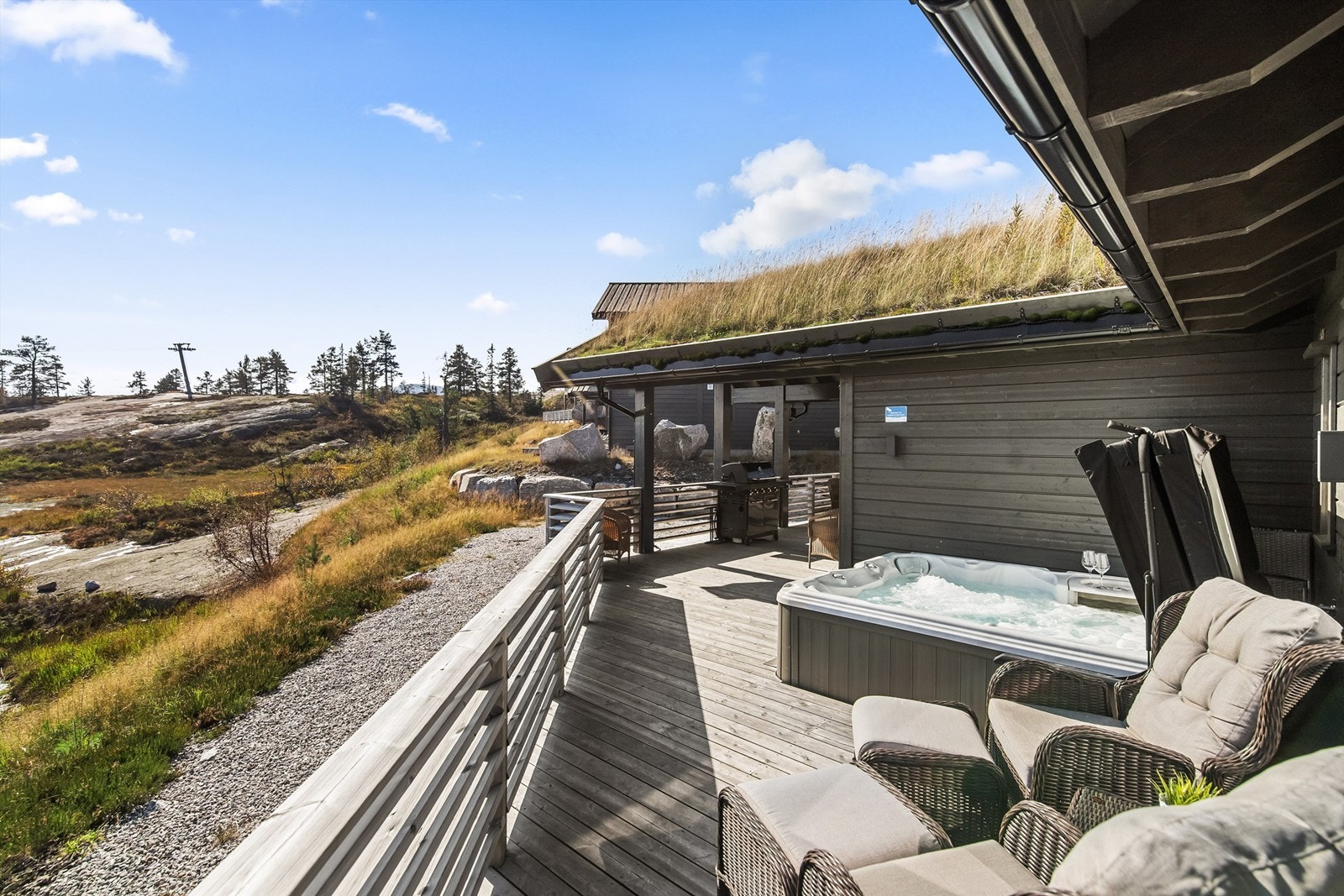 Her finner man alltids en lun og usjenert plass i solen Galleribilde