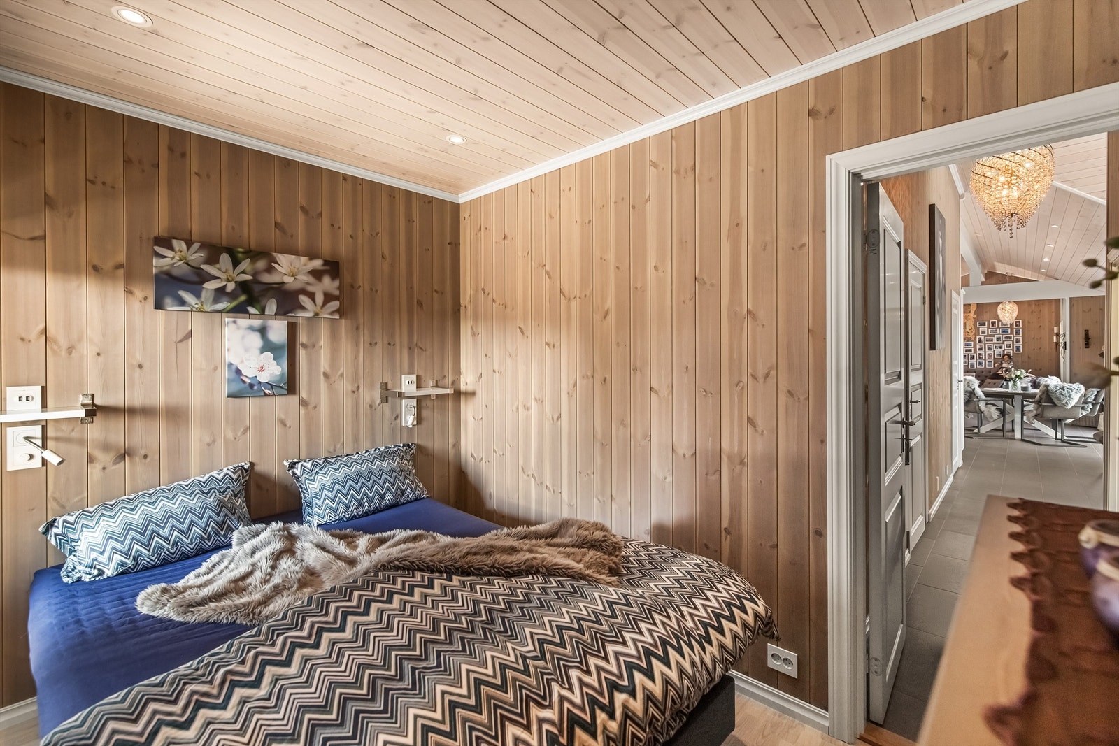 Gjennomgående moderne farge- og materialvalg Galleribilde