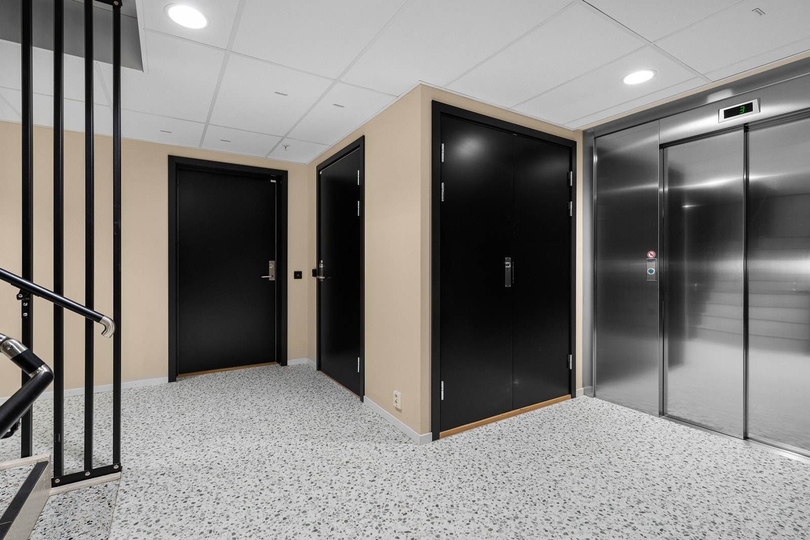 Det er heis i bygget. Galleribilde