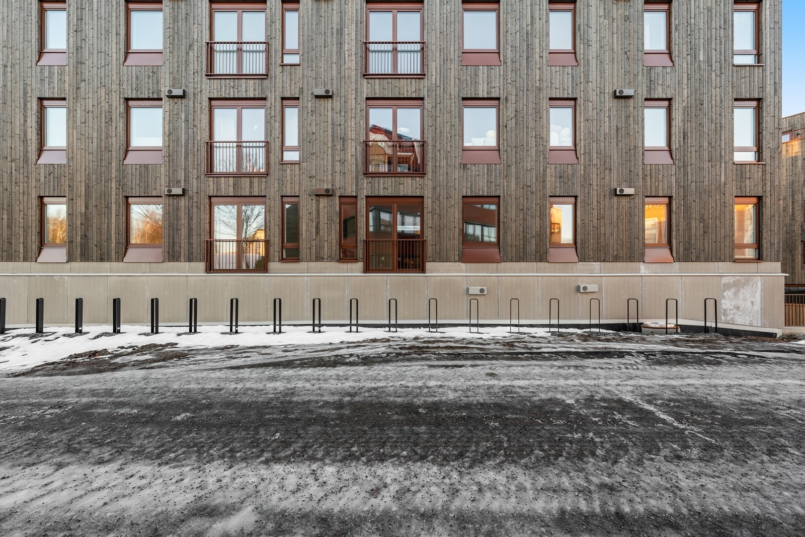 Leiligheten ligger sentralt til på Sørumsand. Galleribilde