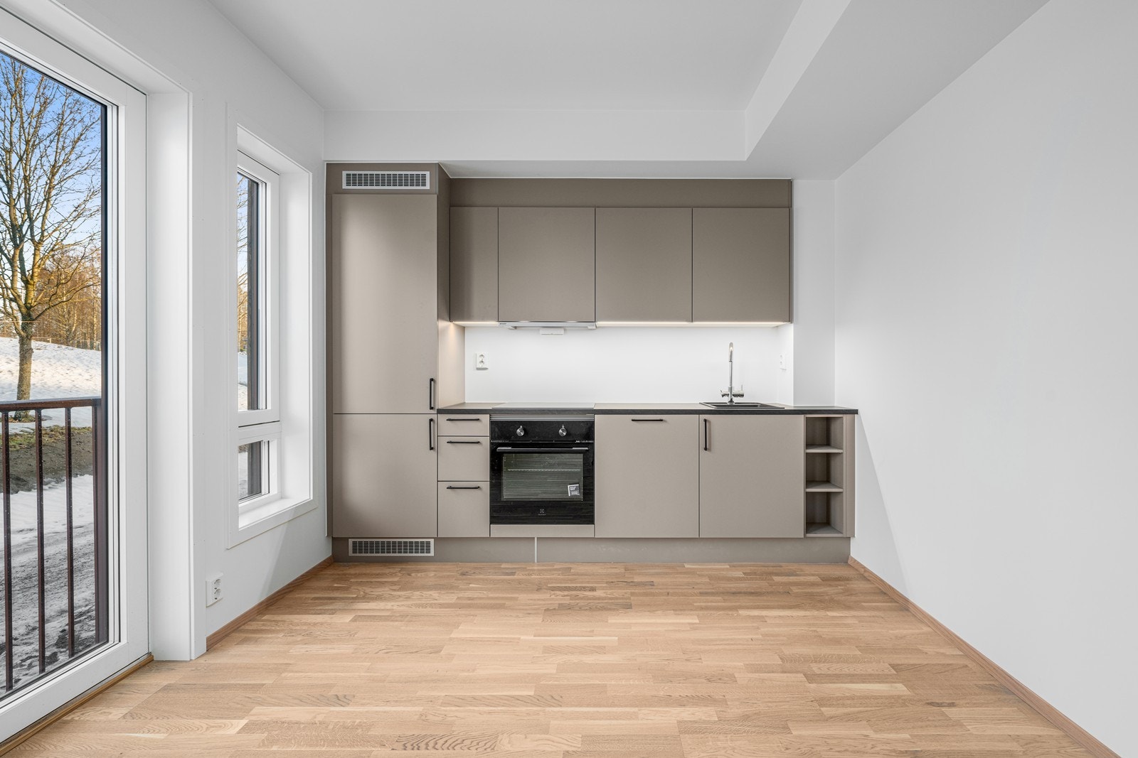 Det er godt med oppbevaring i takoppforede skap. Galleribilde