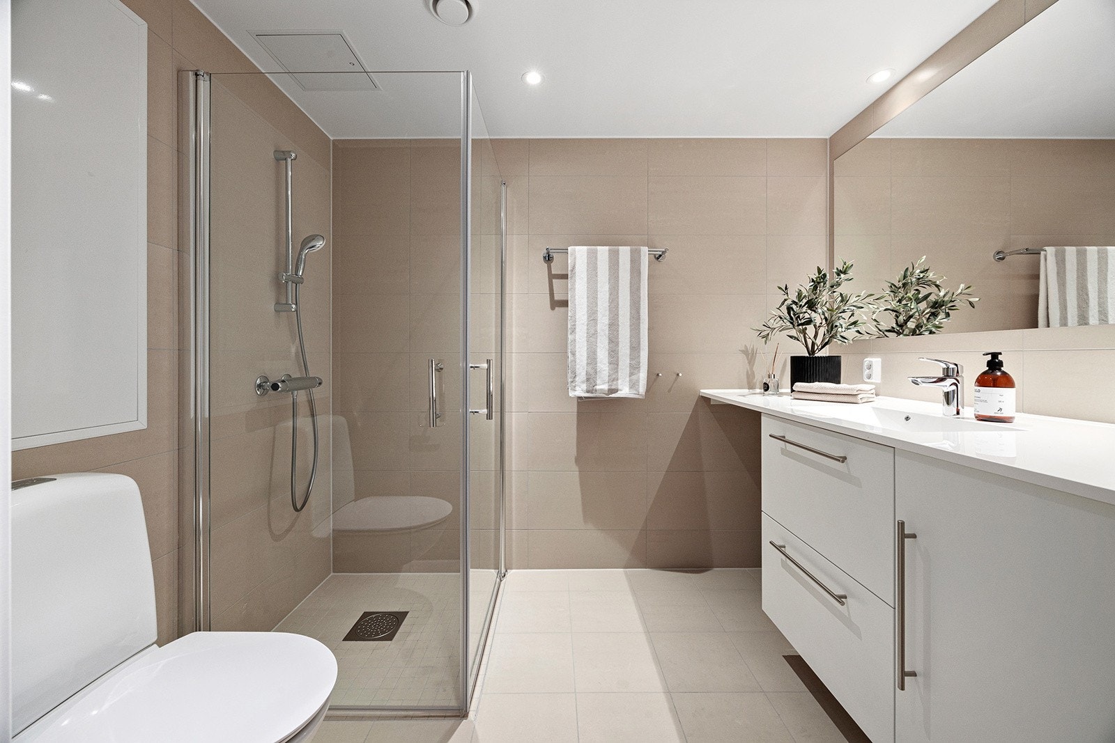 Velkommen til Ulvenveien 90C - Presentert av Sigrid Moen hos OBOS Eiendomsmeglere, avd. Ulven. Foto: Junaid Hanif/Diakrit Galleribilde