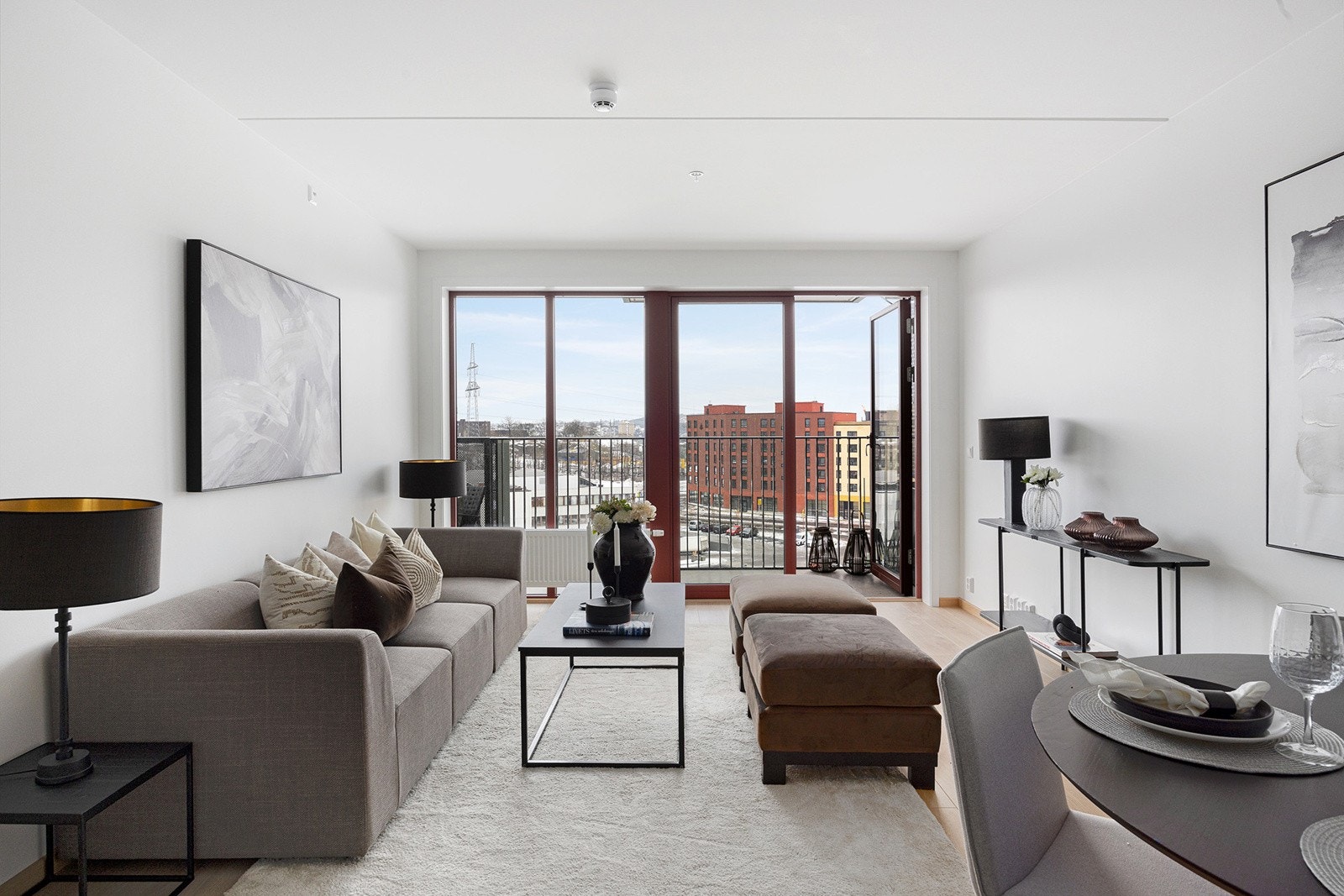 Her er det god plass til sittegruppe og mediemøblement. Galleribilde