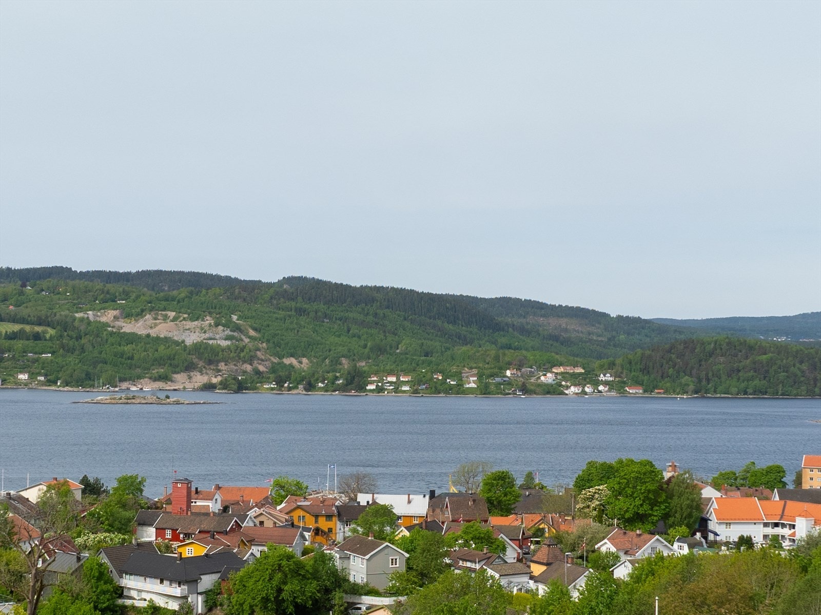 Nydelig utsikt med umiddelbar nærhet til sentrum.jpg Galleribilde