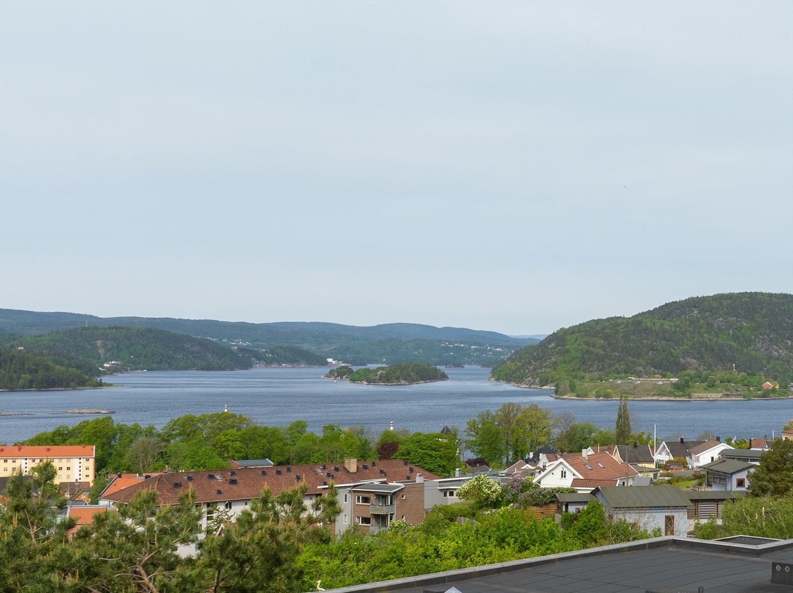 Vestfjorden og Oscarsborg.jpg Galleribilde