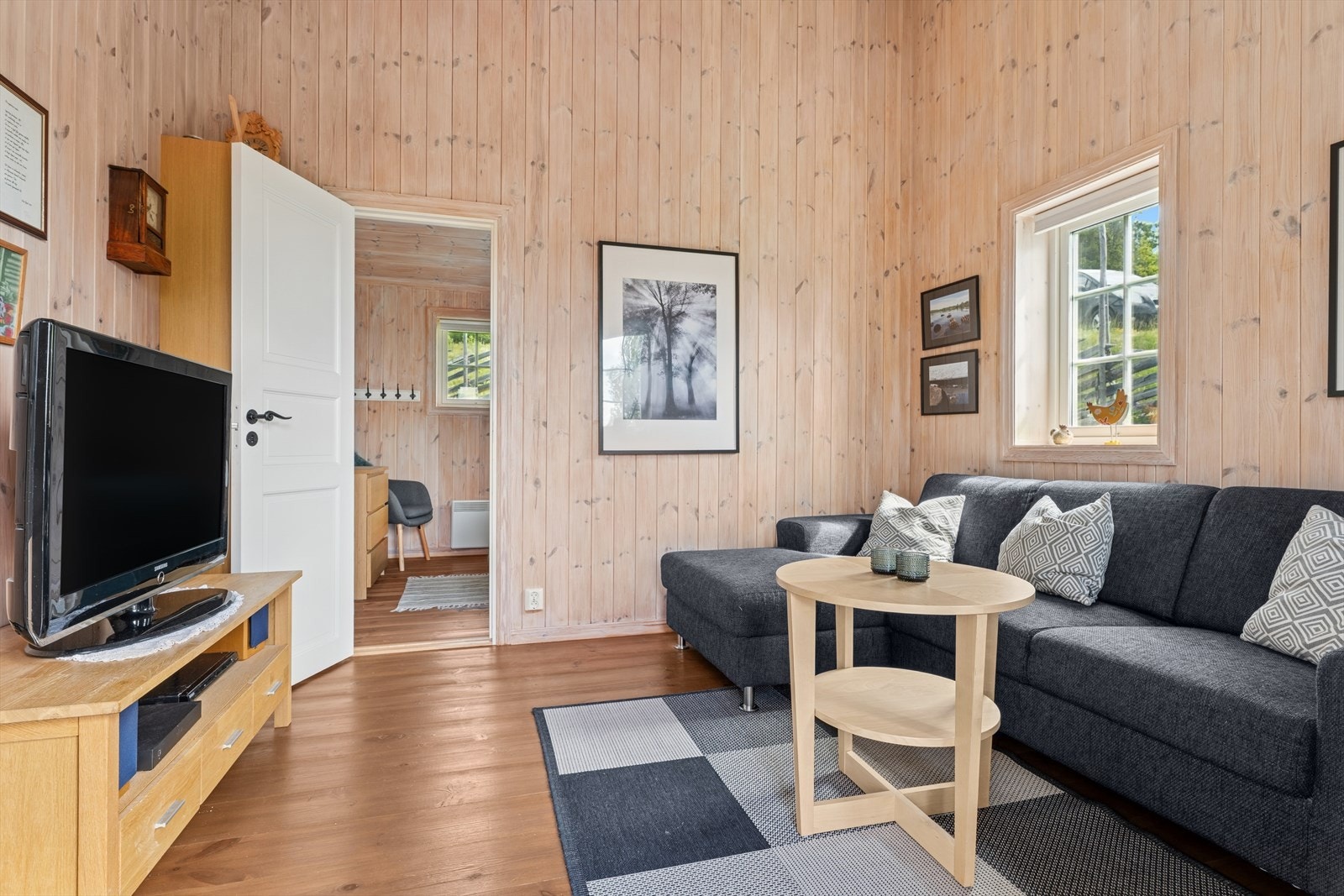 I tillegg til hovedstuen, er det også en tv-stue, alternativt ekstra soverom, som gir deg et kjærkomment ekstra oppholdsareal. Galleribilde