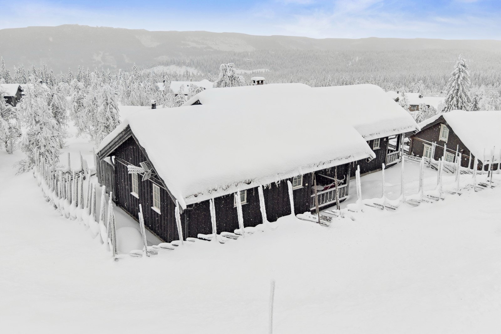Eiendommen byr på nydelig utsikt mot Jotunheimen.. Galleribilde