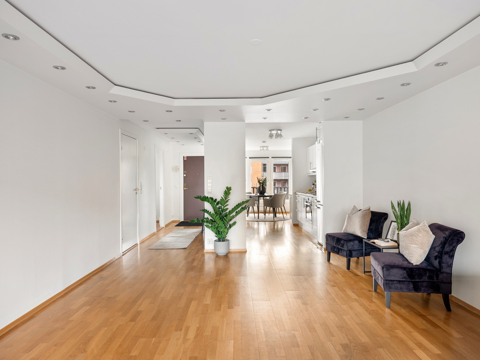 Himlingen er senket og det er satt inn spotlights. Galleribilde