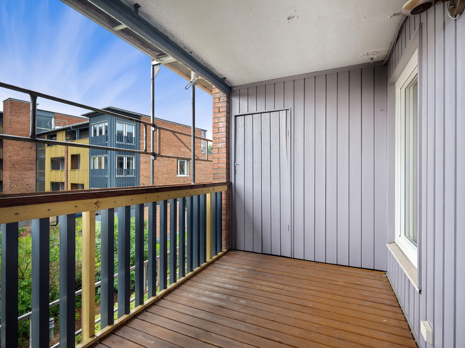 Balkongen har god plass til sittegruppe, grill og beplantning etter eget ønske. Galleribilde