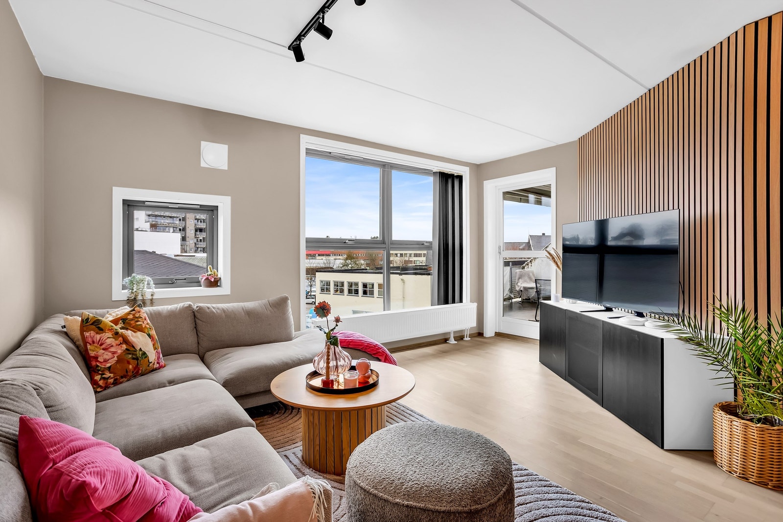 Eiendomsmegler Krogsveen v/ Frida Tørrishaug har gleden av å presentere Høvlerigata 8! Galleribilde