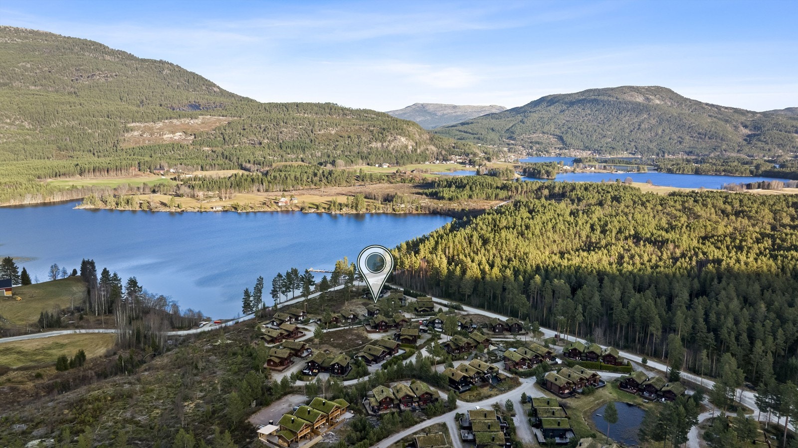 Hyttens beliggenhet er merket i kartet Galleribilde