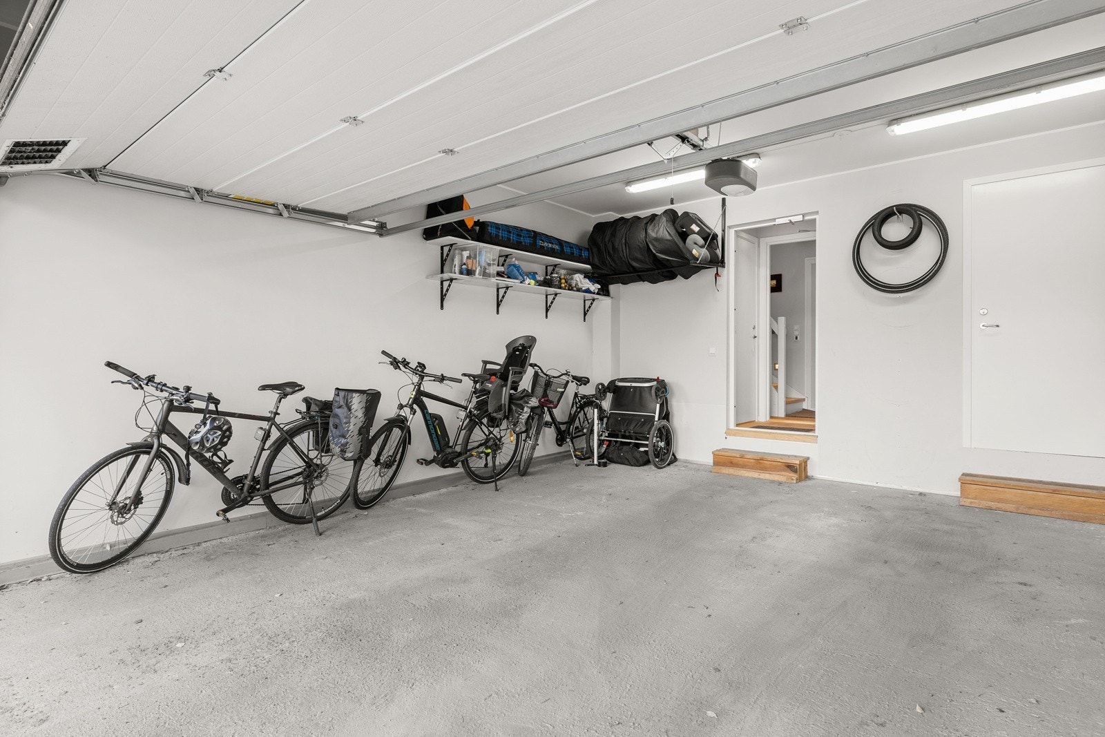 Garasje med plass til to biler Galleribilde