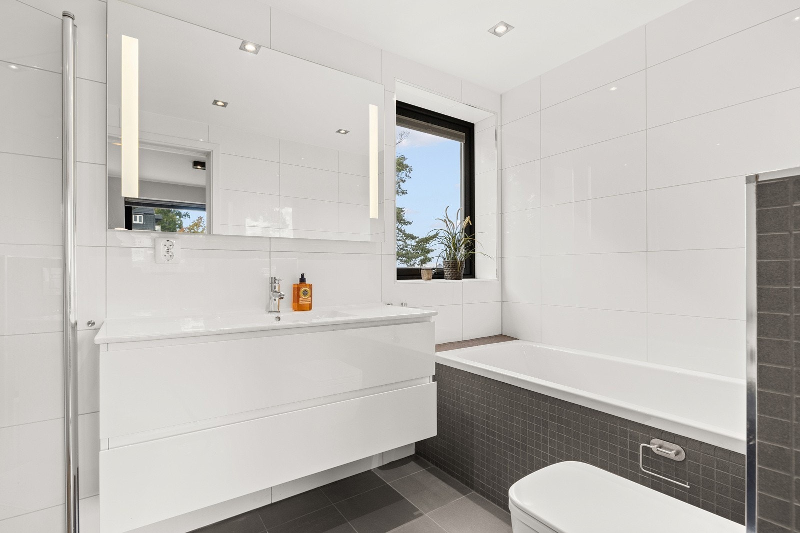 Baderom med bakedekar - Galleribilde