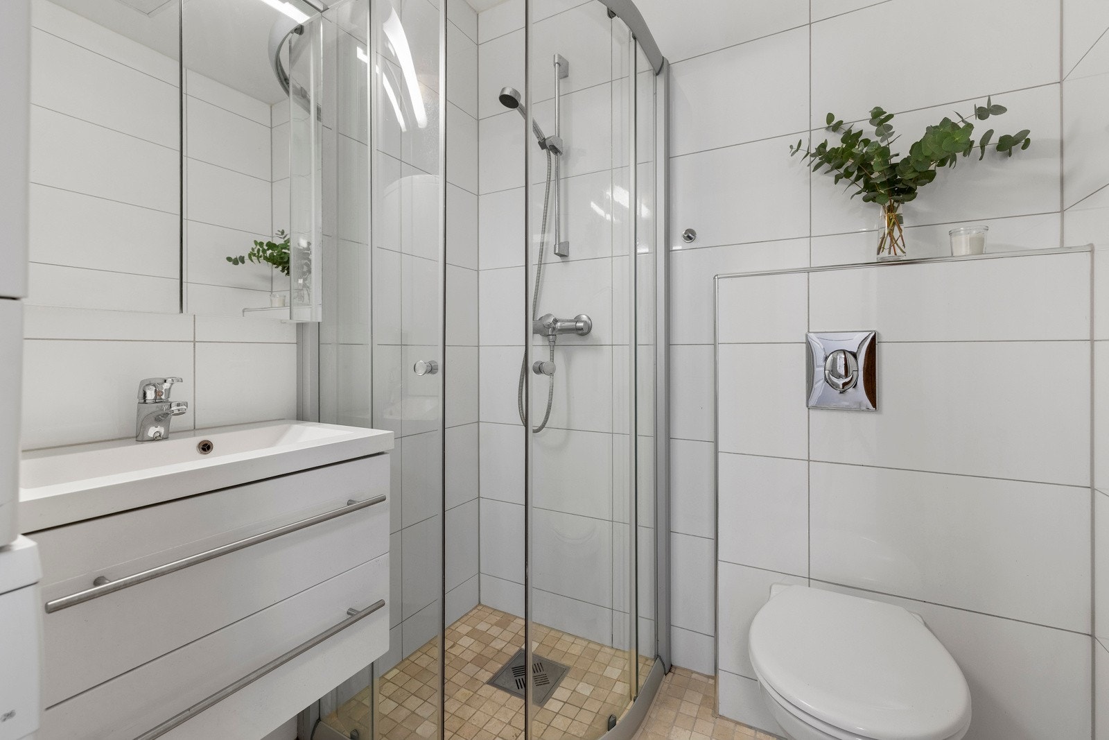 Flislagt bad med varmekabler i gulv. Galleribilde