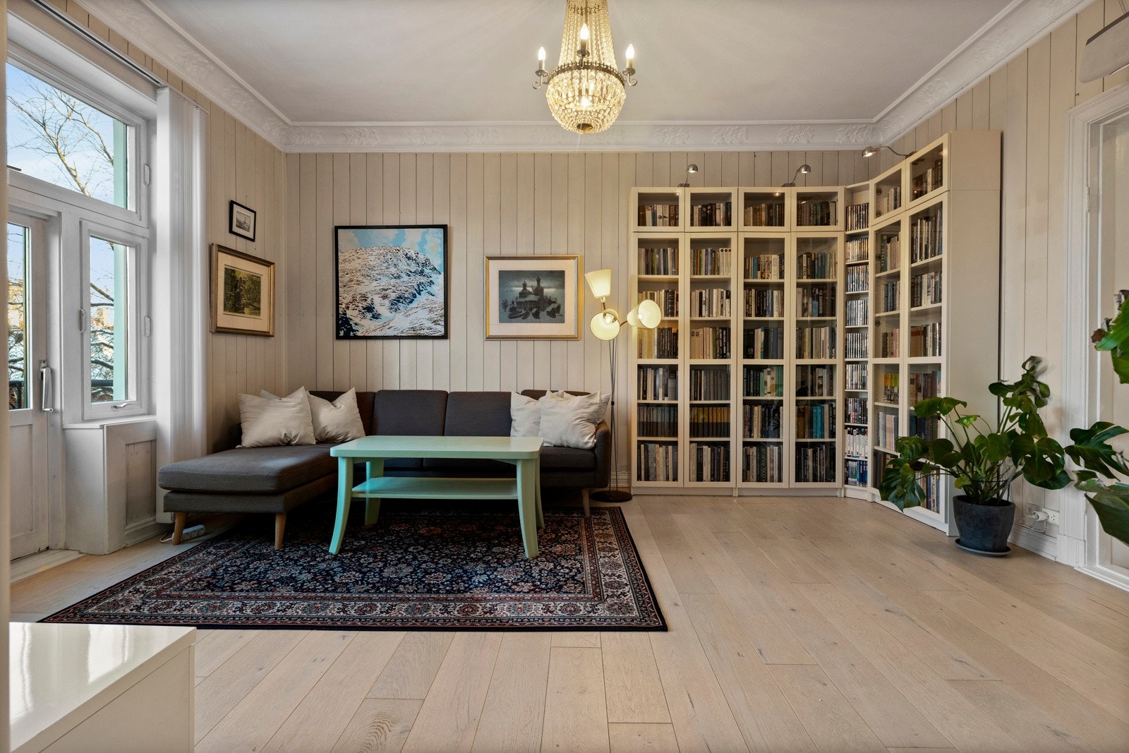 Det er gode møbleringsmuligheter i stuen. Galleribilde