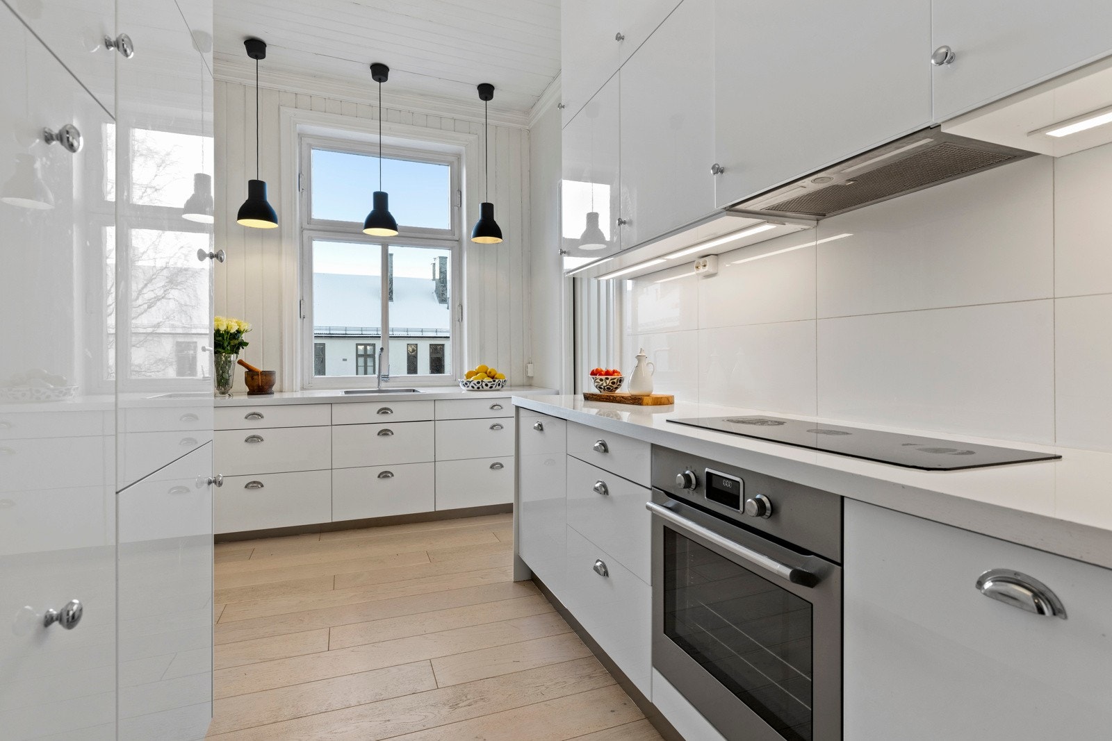 Pent kjøkken som ligger adskilt fra stuen. Galleribilde