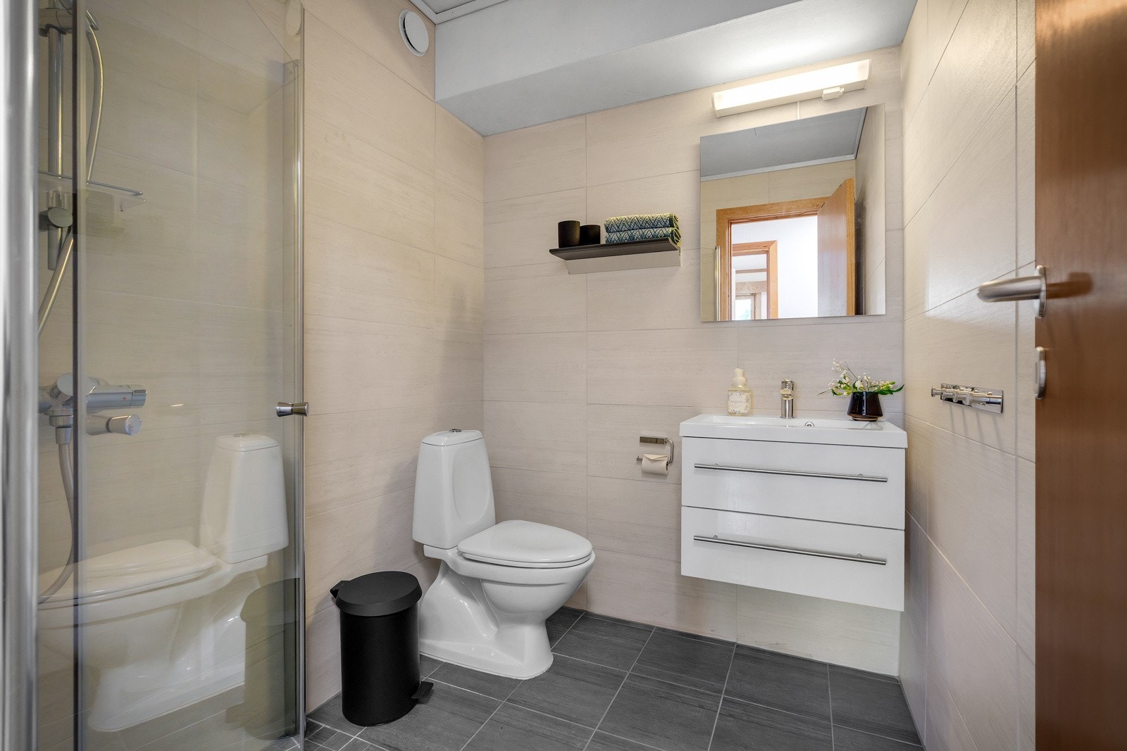 - Bad i underetasjen ble pusset opp i 2018 - Galleribilde