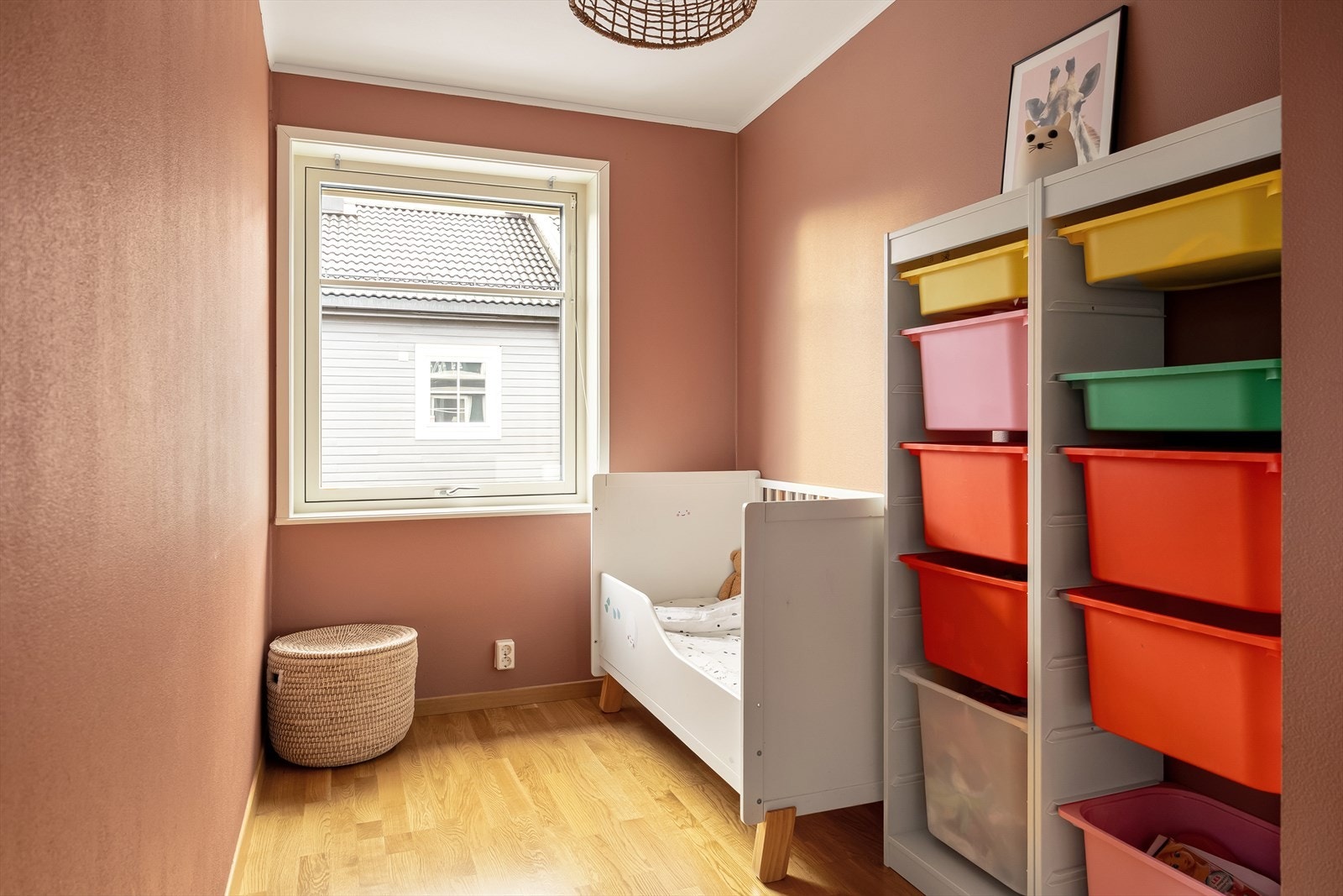 Soverom III | Rommet har plass til seng, skrivepult og garderobeløsning. Galleribilde