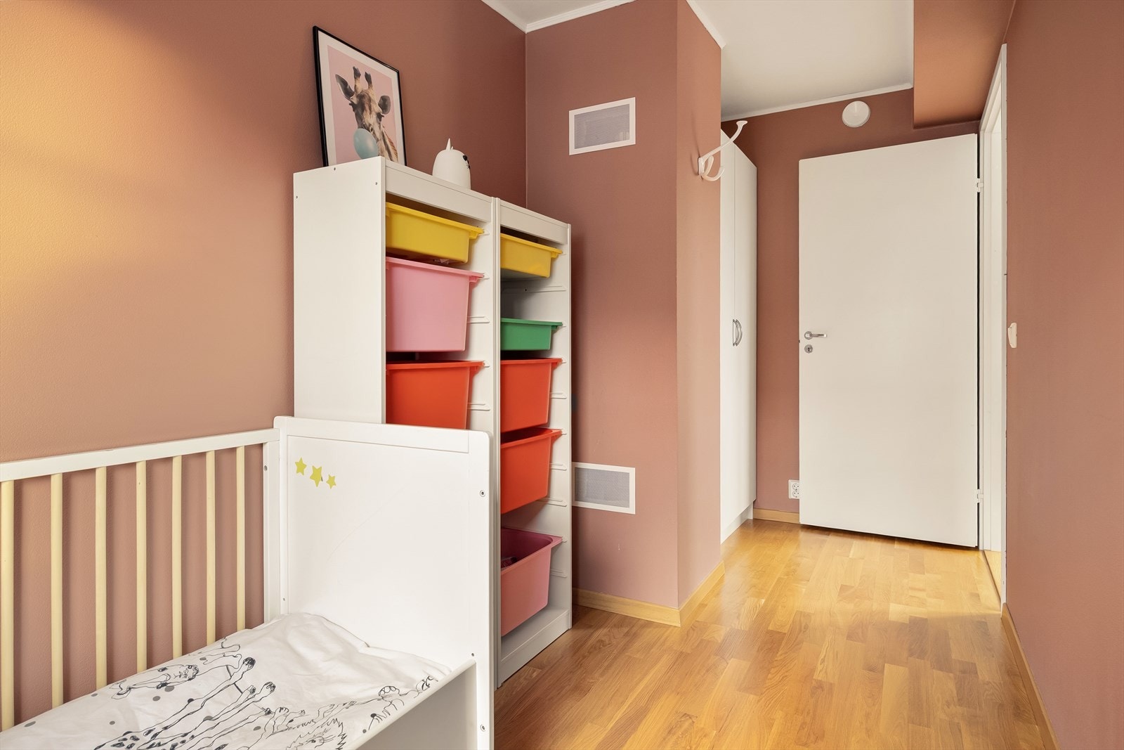 Rommene har gode møblerings- og oppbevaringsløsninger. Galleribilde