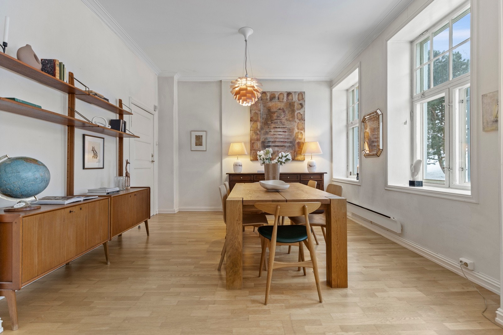 Her ligger alt til rette for avslapning og sosiale sammenkomster. Stille og rolig med hyggelig utsikt mot Uranienborgparken. Galleribilde