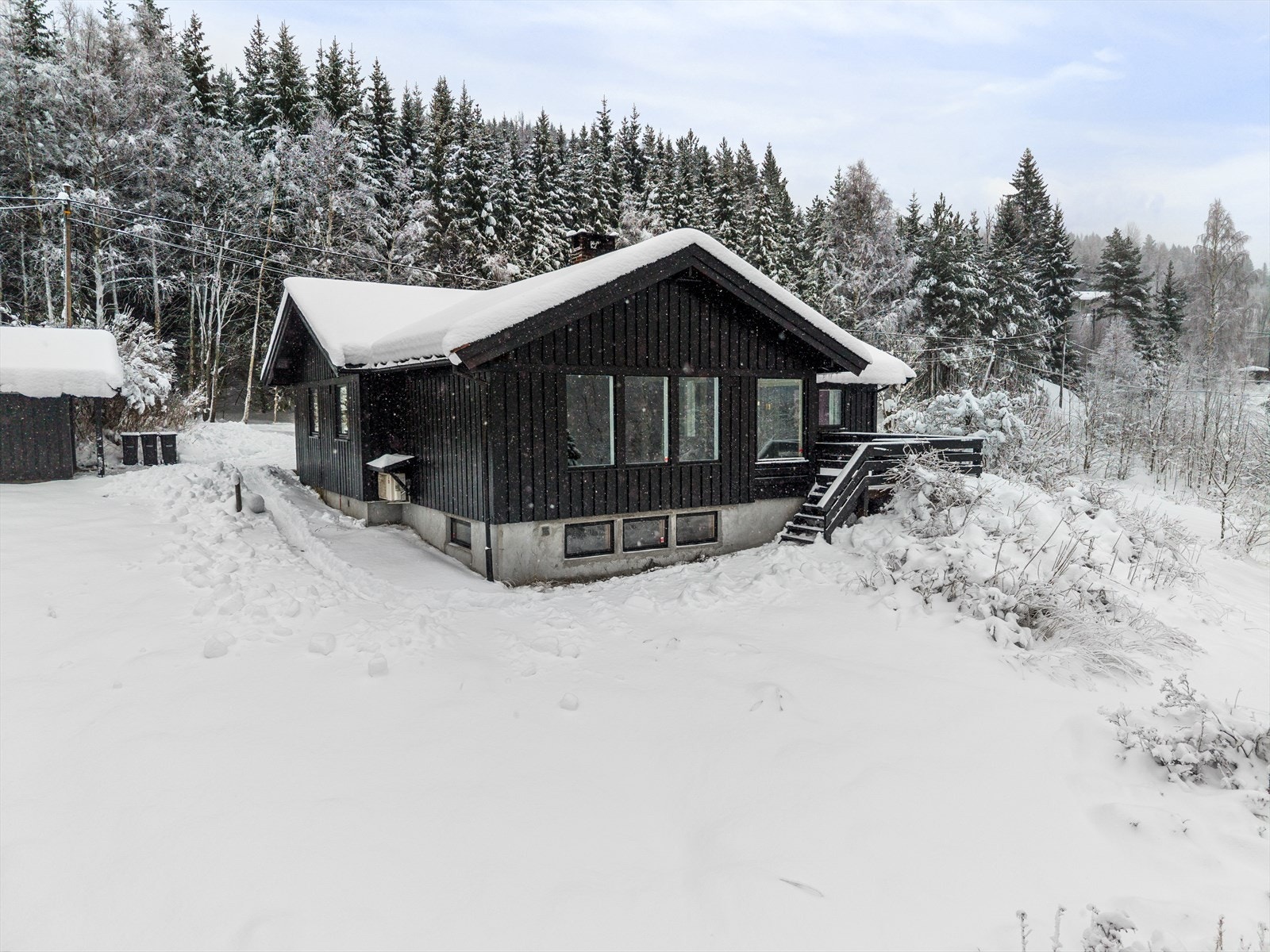 Beliggenheten passer godt for deg som ønsker nærhet til natur, uten å bo langt unna nødvendige fasiliteter. Galleribilde