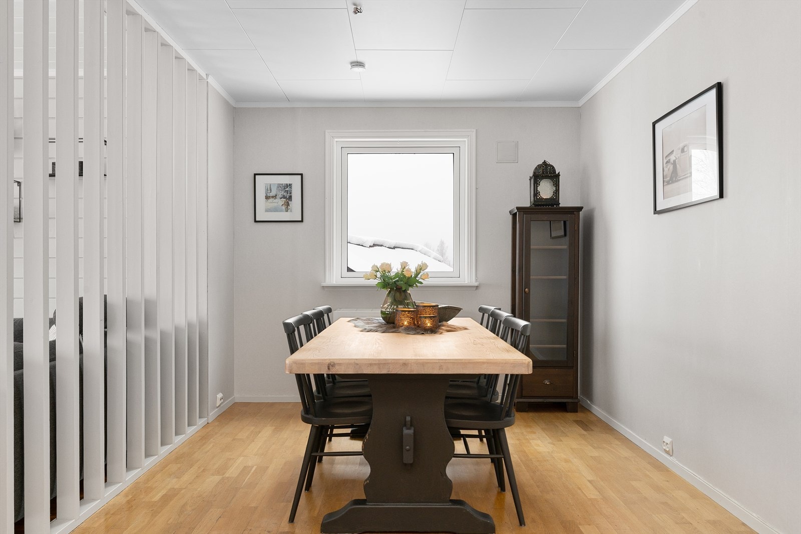 Spisestuen har god plass til at hele familien kan samles rundt bordet. Galleribilde