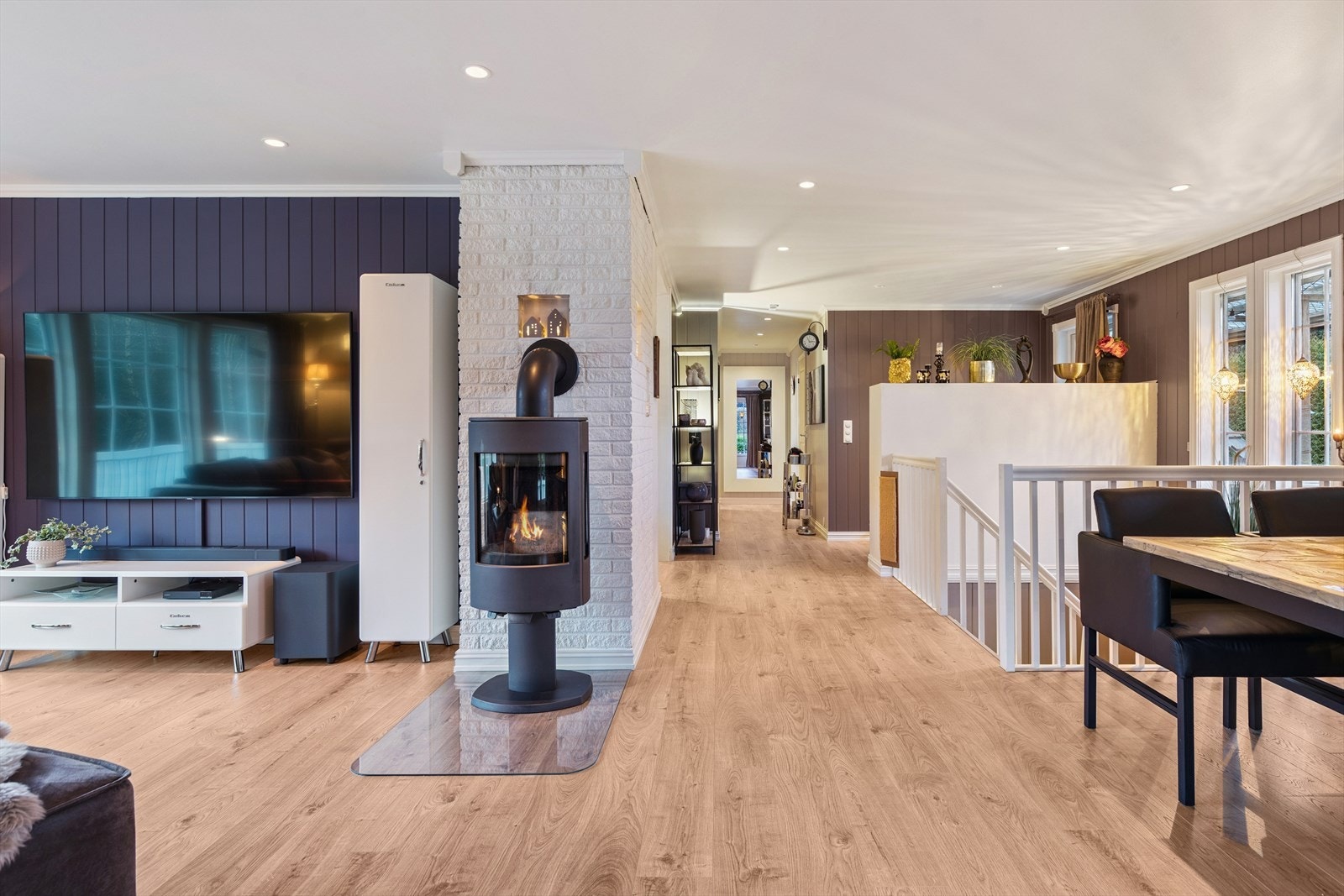 Boligen er utstyrt med to varmepumper som sikrer effektiv oppvarming. Galleribilde