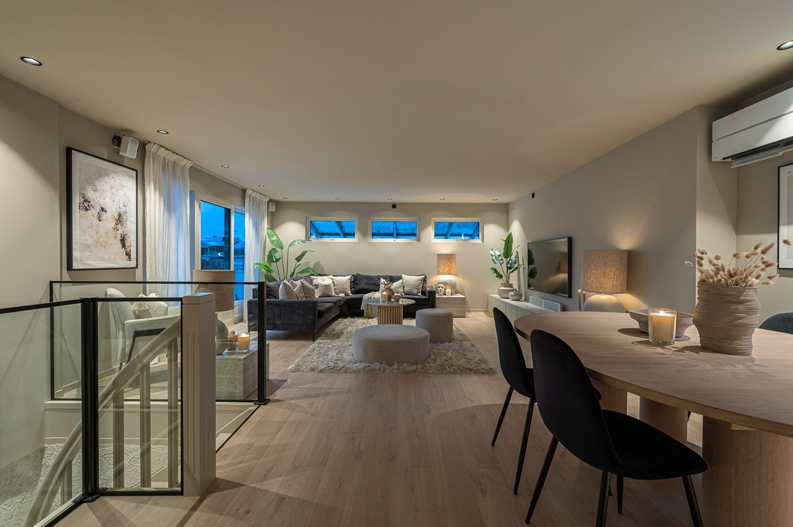 Med åpen og moderne løsning har man gode møbleringsmuligheter. Galleribilde