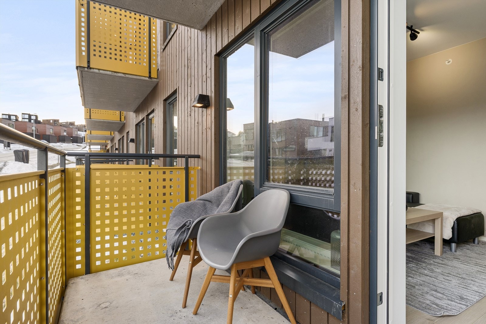 Balkongen er godt skjermet og vender mot rolige omgivelser med god atmosfære. Galleribilde