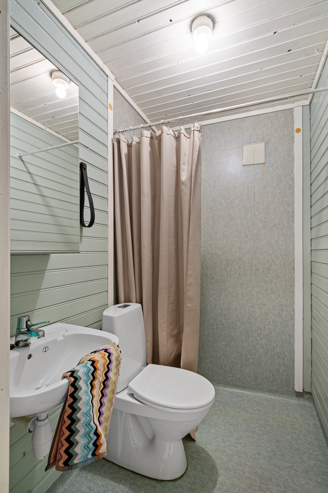 Bad i kjeller - innredning er ikke omsøkt og godkjent. Galleribilde