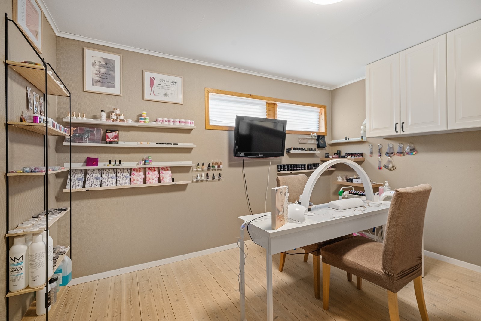 Kjellerrom som kan brukes til hobby og andre formål. Galleribilde