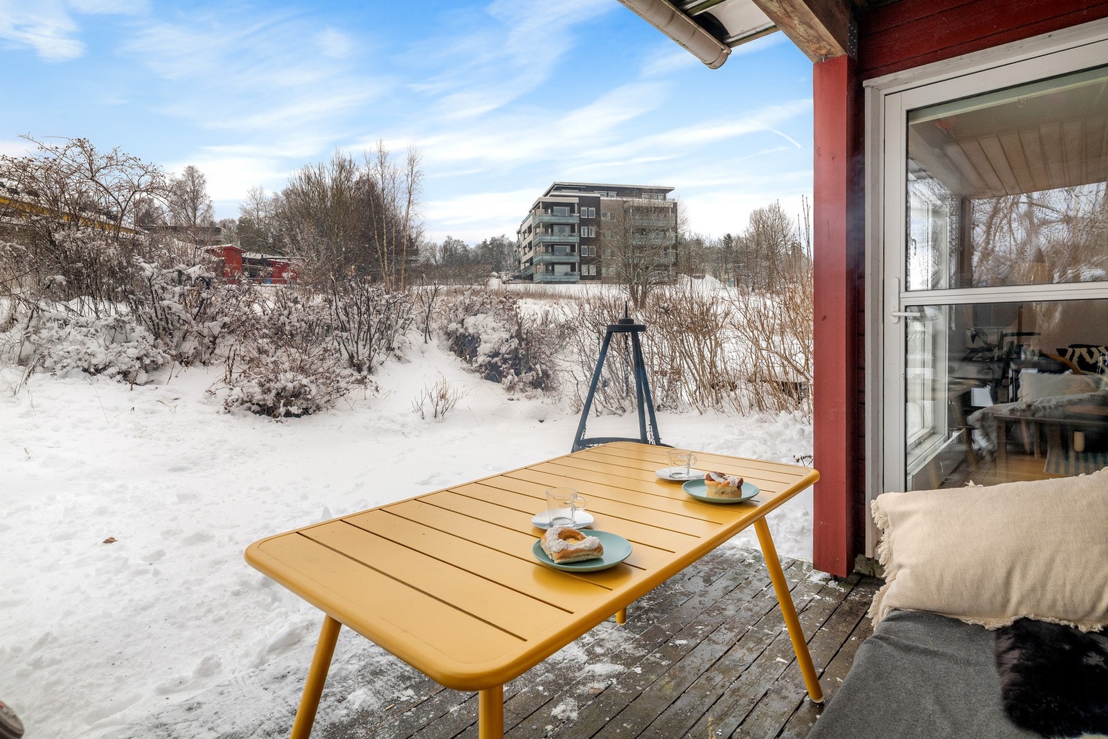 Boligen har en god intern beliggenhet med grense mot friområde. Galleribilde