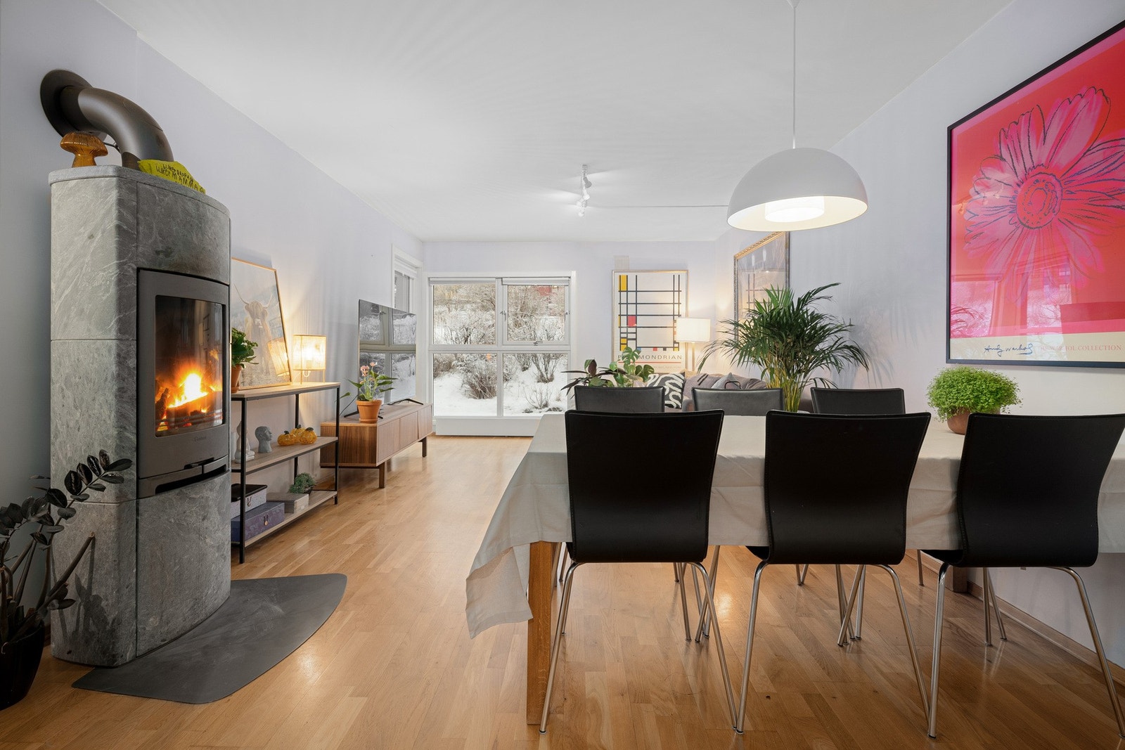 Moderne peisovn for effektiv varme og ekstra hygge. Galleribilde