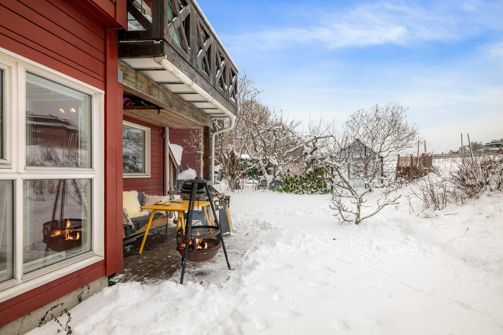 Terrassen vender mot nordvest og har nydelig kveldssol. Galleribilde